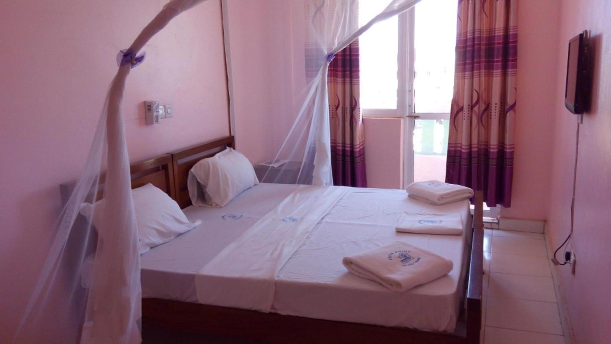 Checkpoint Inn Hotel, Mombassa Buitenkant foto