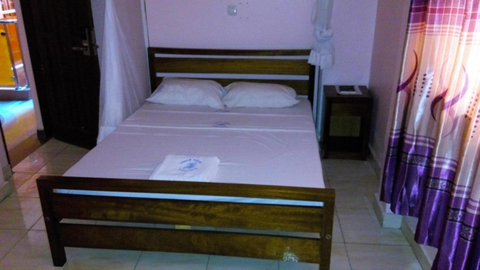 Checkpoint Inn Hotel, Mombassa Buitenkant foto