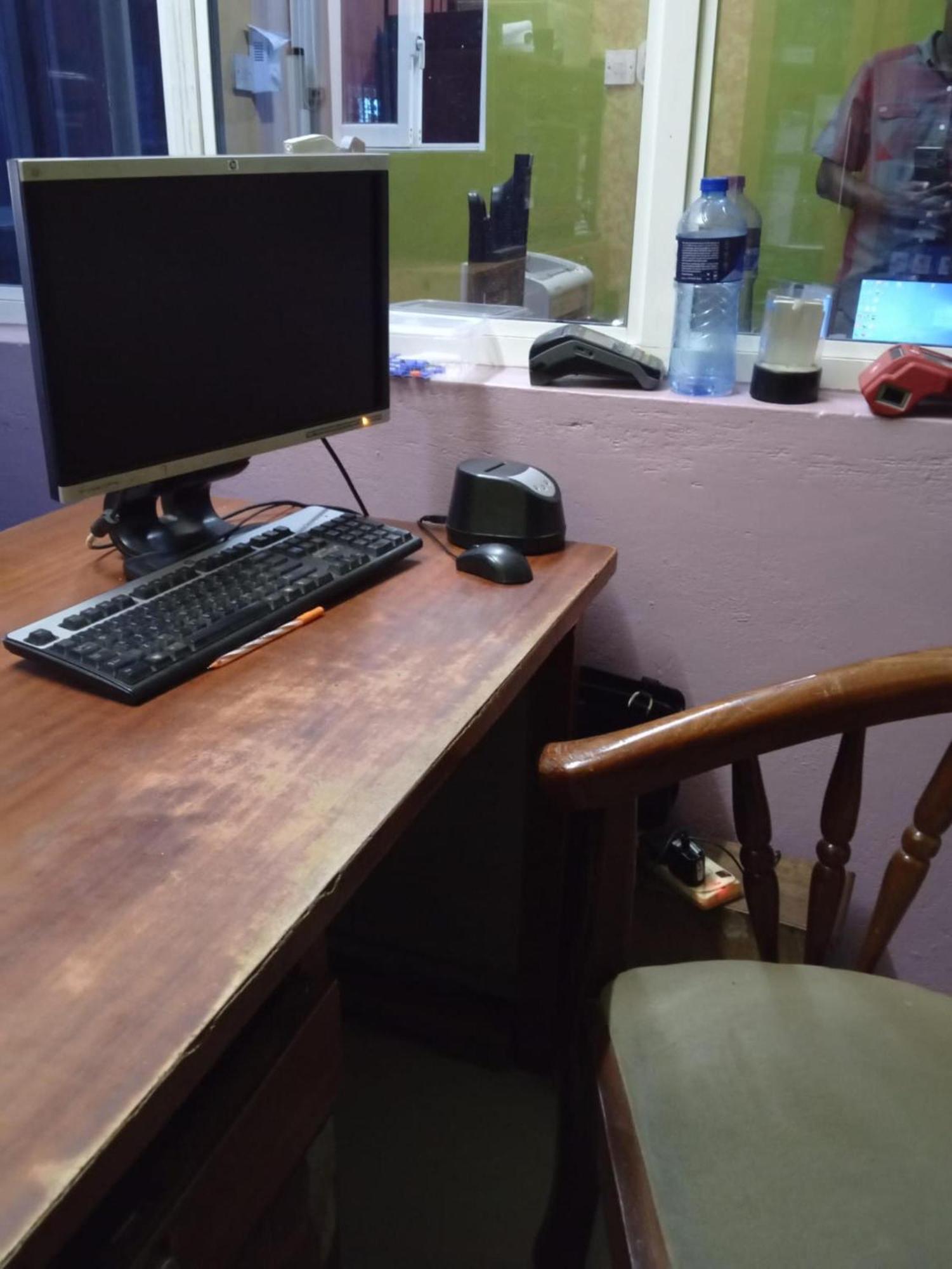 Checkpoint Inn Hotel, Mombassa Buitenkant foto