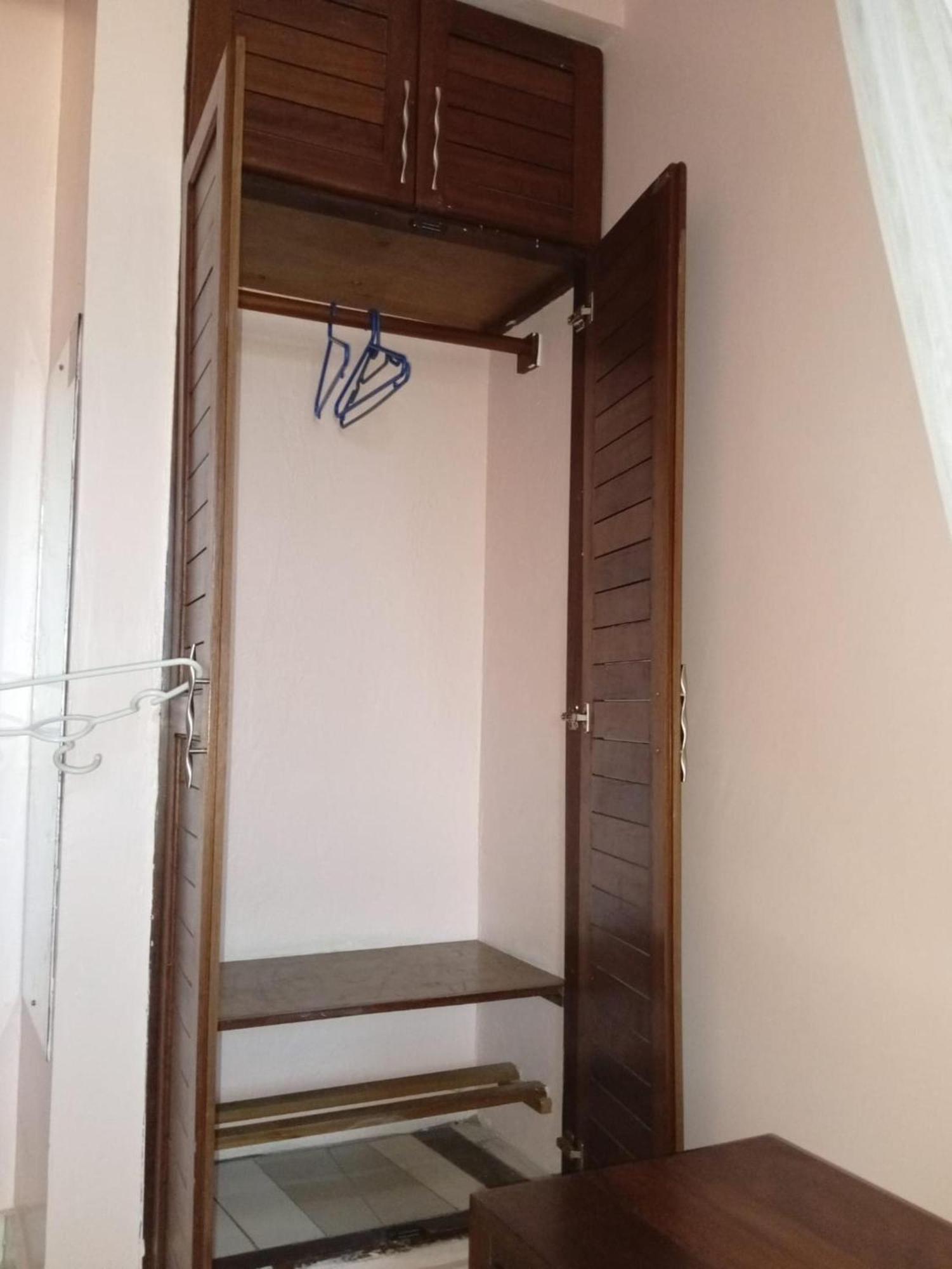 Checkpoint Inn Hotel, Mombassa Buitenkant foto