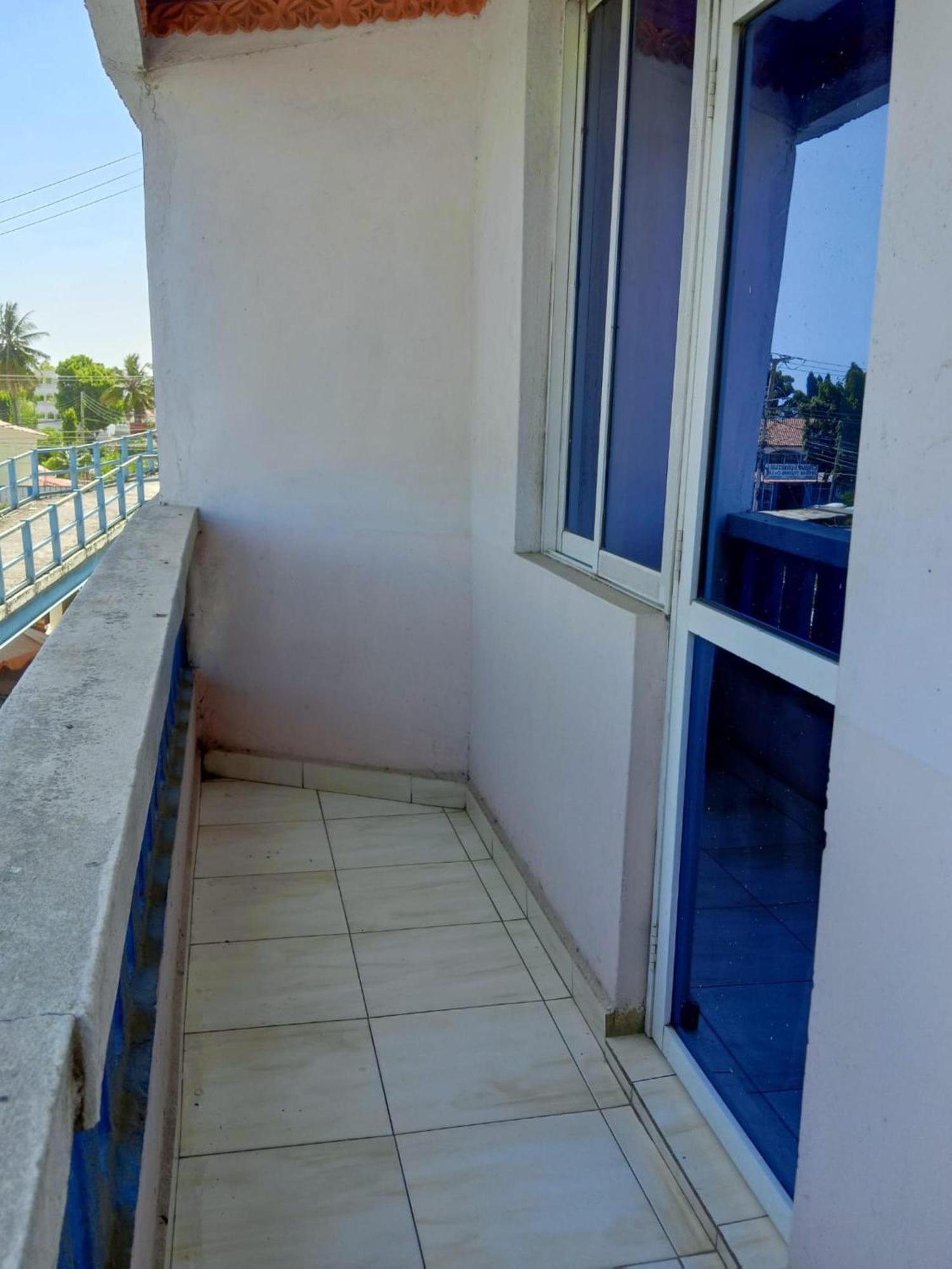 Checkpoint Inn Hotel, Mombassa Buitenkant foto