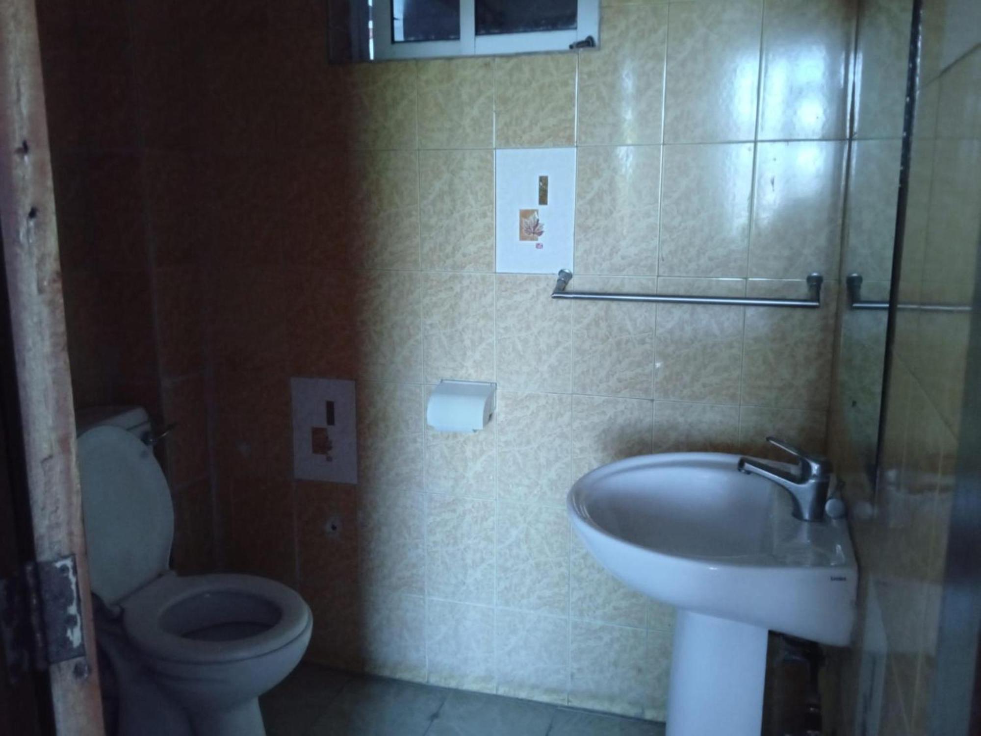 Checkpoint Inn Hotel, Mombassa Buitenkant foto