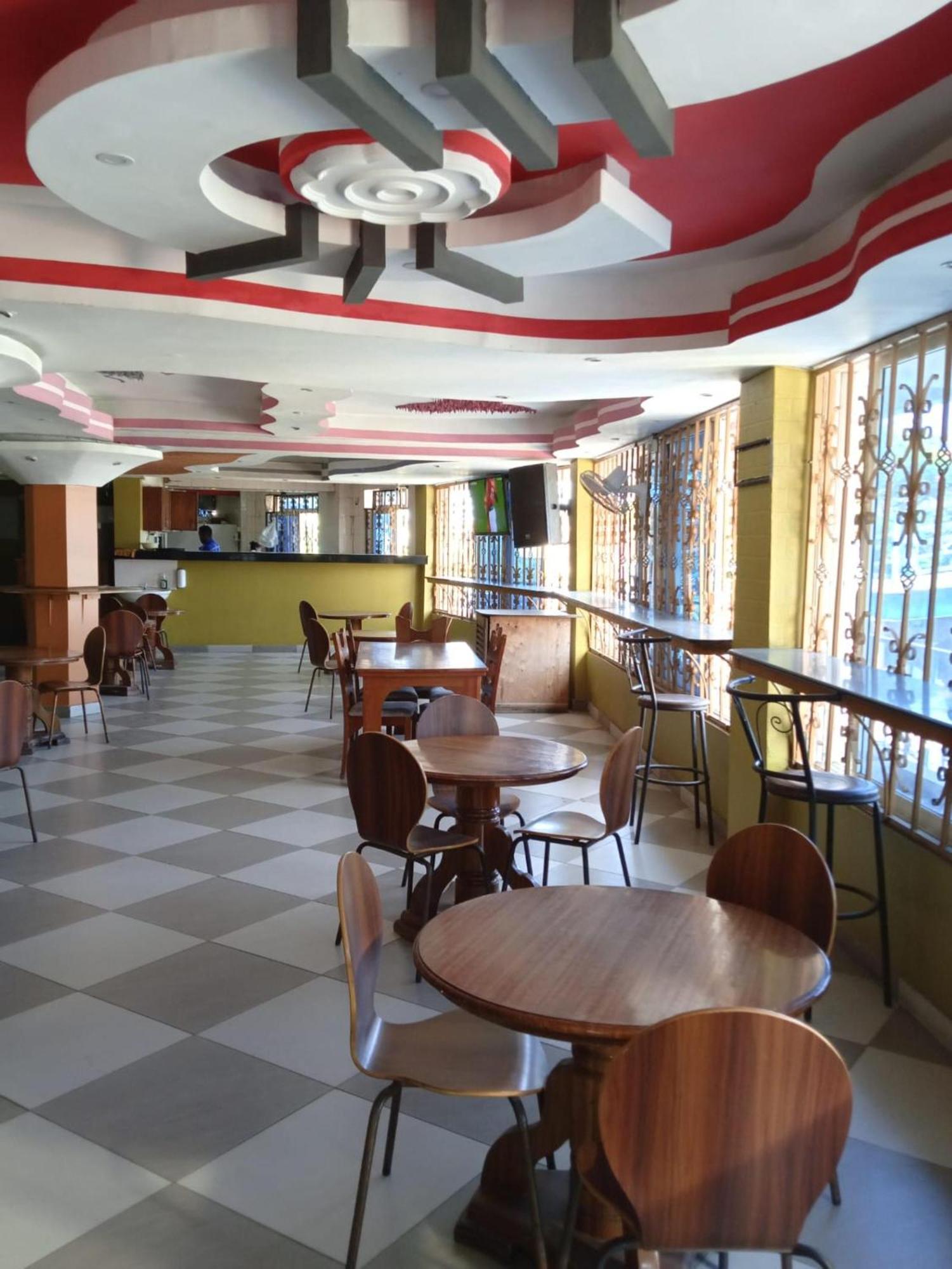 Checkpoint Inn Hotel, Mombassa Buitenkant foto
