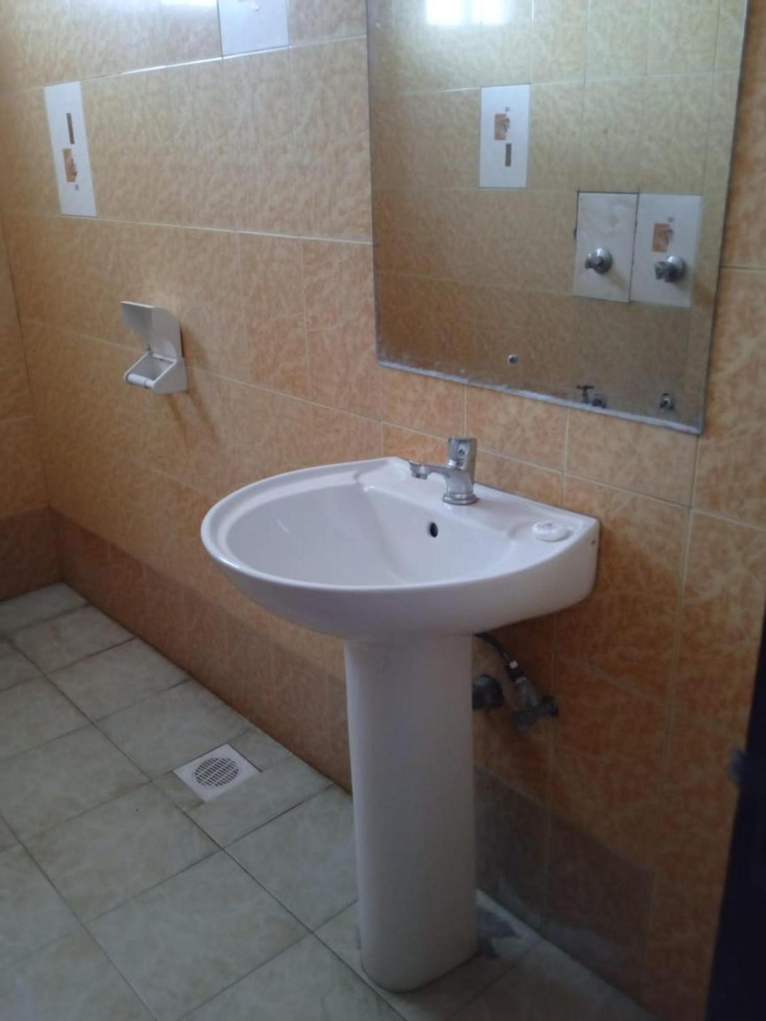 Checkpoint Inn Hotel, Mombassa Buitenkant foto