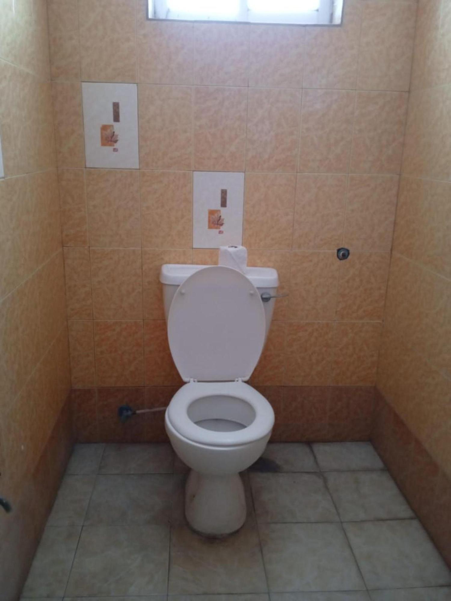 Checkpoint Inn Hotel, Mombassa Buitenkant foto